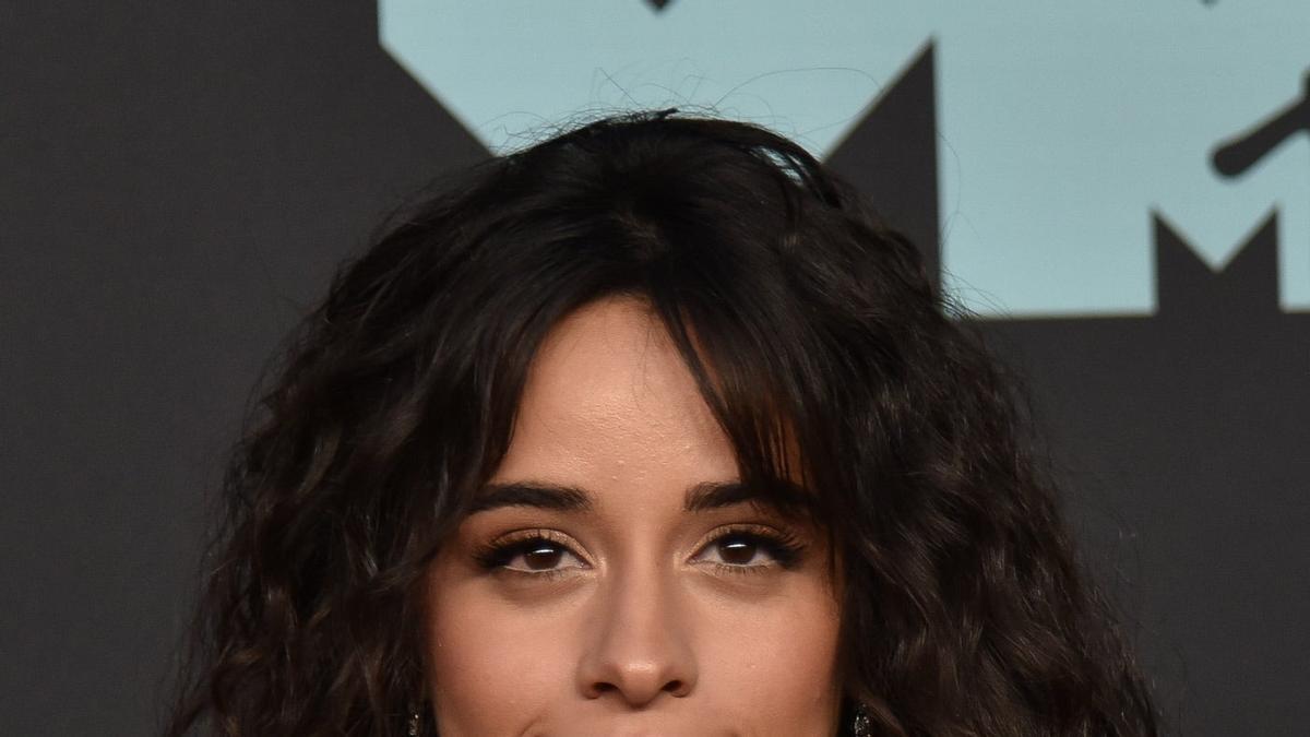 Camila Cabello se sincera sobre sus fotos en bikini en la playa