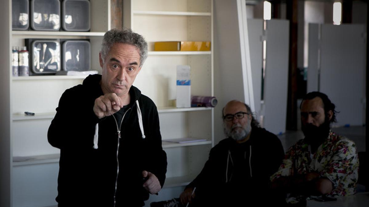 Ferran Adrià presenta la sede de la Bullipedia Lab, en la calle de Mèxic de Barcelona, el pasado 1 de abril.