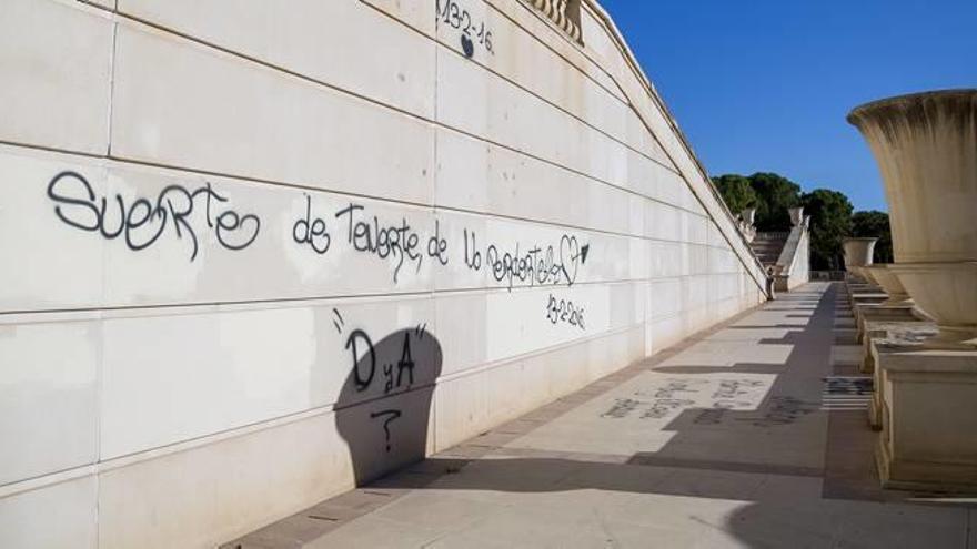 Dos menores pillados in fraganti cuando realizaban pintadas en el parque de L&#039;Aigüera