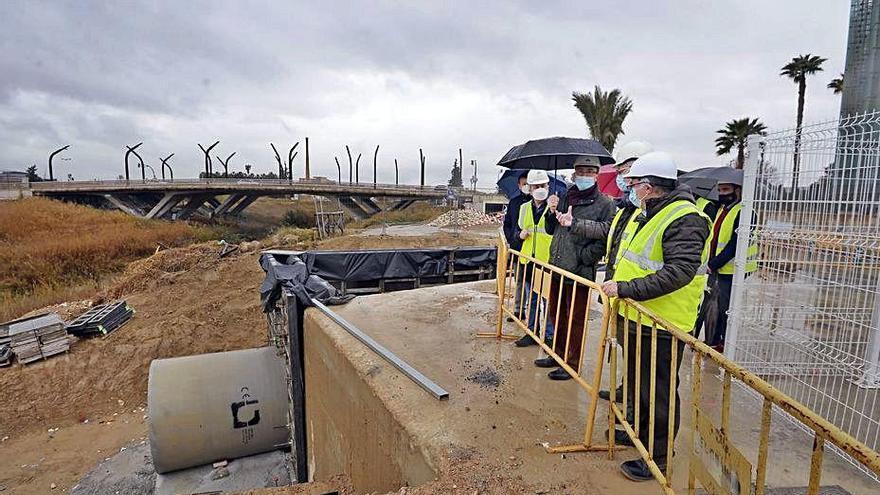 El alcalde visitó ayer las obras en Puente Tocinos.