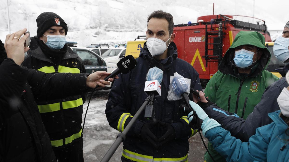 El operativo de búsqueda ya trabaja en la zona del alud de San Isidro para tratar de encontrar al trabajador desaparecido