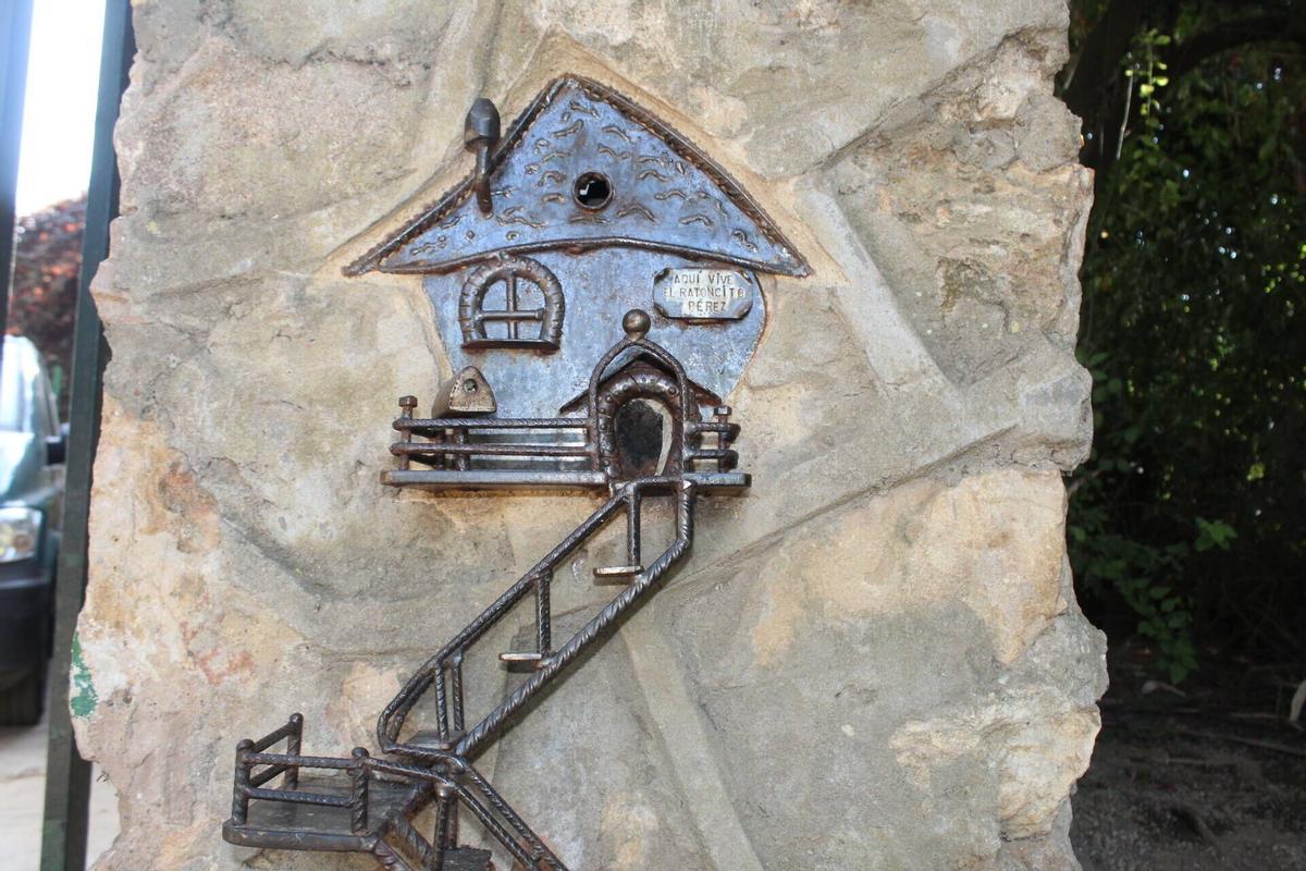 Detalle de la casita construida en el parque de Castelar.