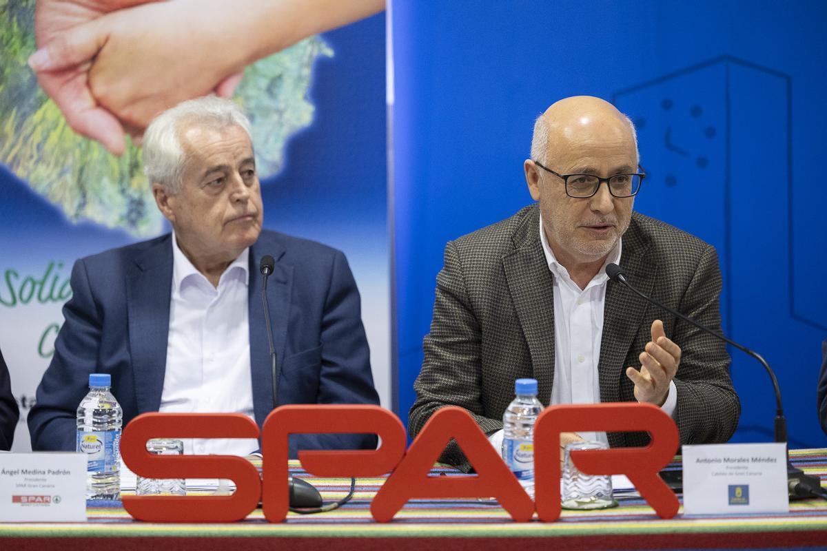 El presidente del Cabildo de Gran Canaria, Antonio Morales, en la firma del convenio del tomate de La Aldea