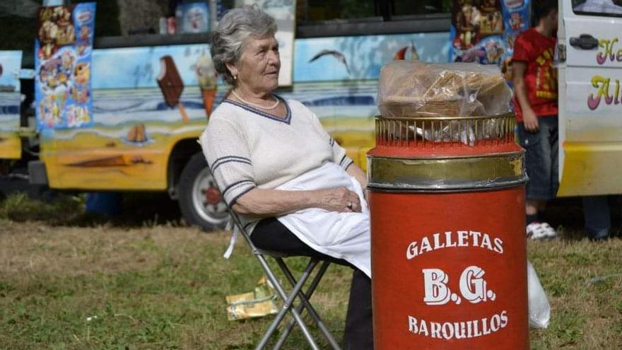 Brígida Fernández Ramos junto a su bombo de barquillos en una imagen de archivo.