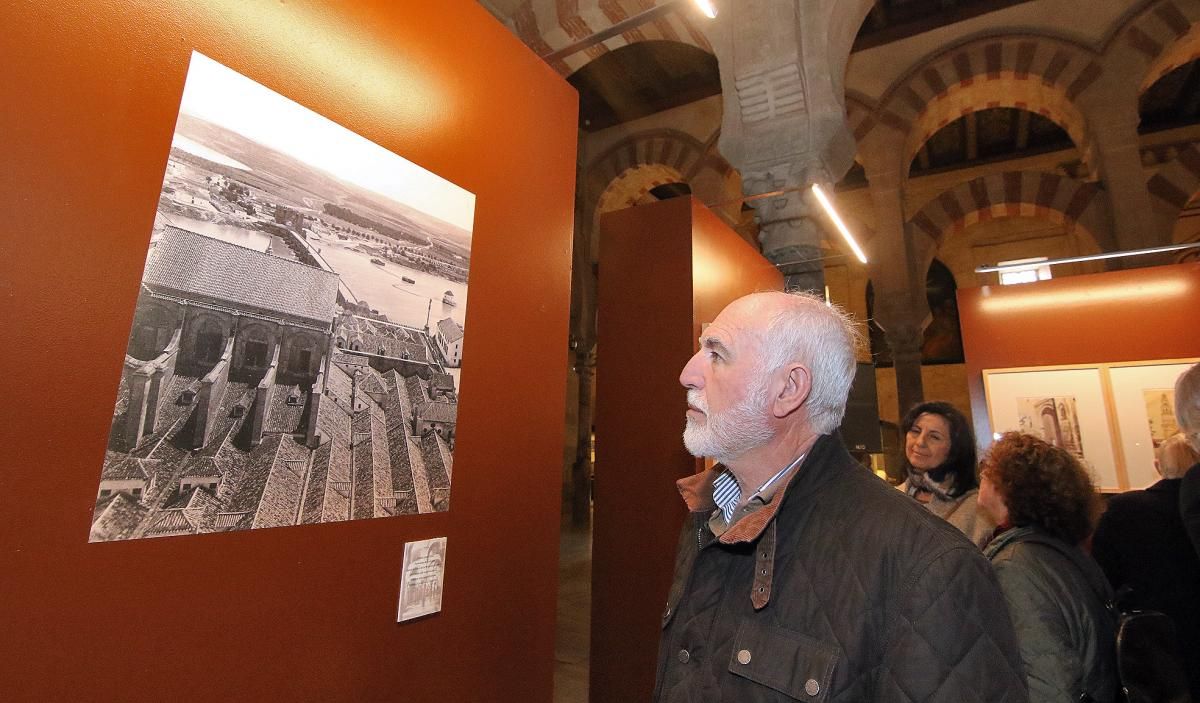 La Mezquita-Catedral exhibe 60 fotos incunables de la historia del monumento