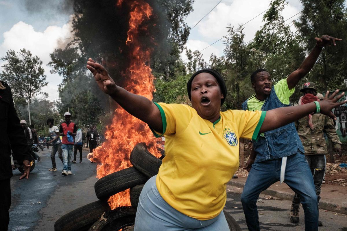 Protesta masiva convocada por el líder de la oposición Raila Odinga, afirma que le robaron las últimas elecciones presidenciales de Kenia y culpa al gobierno por el aumento del costo de vida en Nairobi.