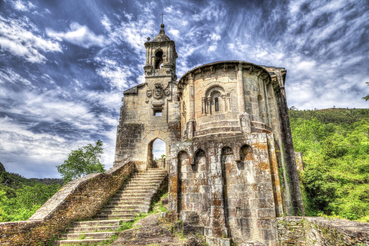 Este monasterio medieval es el secreto mejor guardado del bosque.