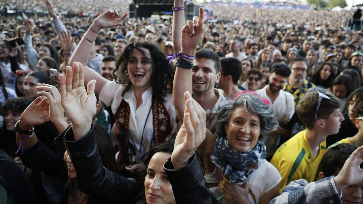 Público disfrutando del festival O Son do Camiño, en o Monte do Gozo, en la edición de 2025.