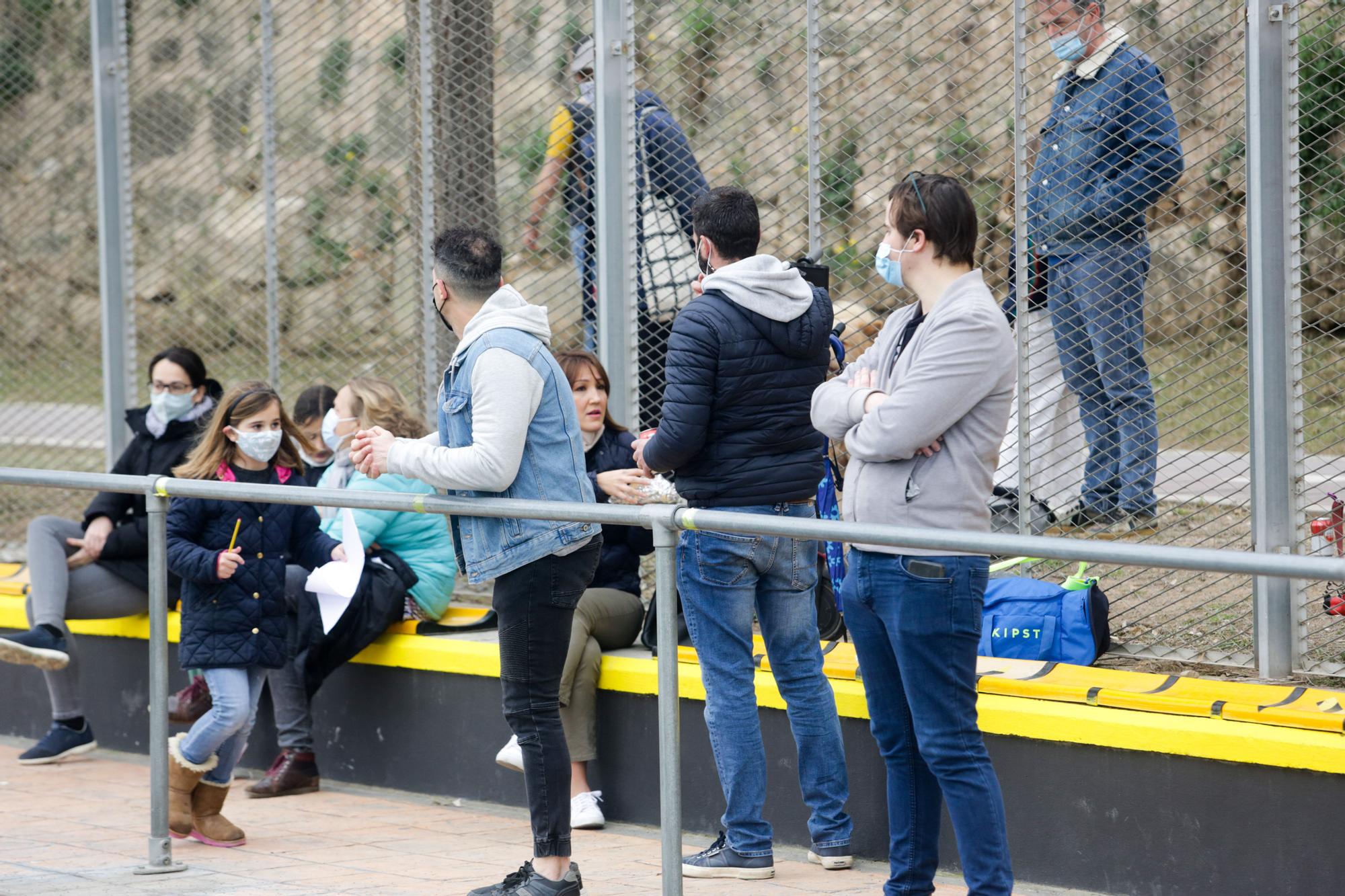 Protesta en la calle Turia ante el desahucio de 16 familias para construir apartamentos turísticos