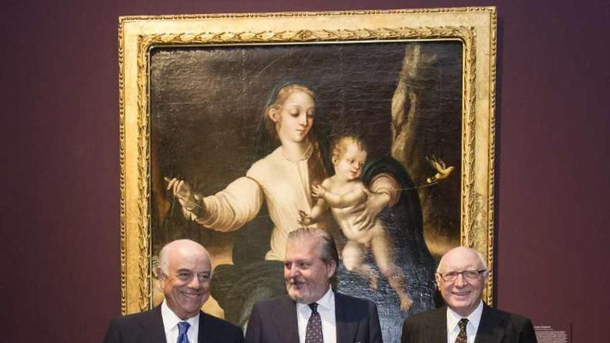 Por la izquierda, Francisco González (BBVA), Íñigo Méndez de Vigo, ministro de Cultura, y José Pedro Pérez Llorca, presidente del patronato del Prado.
