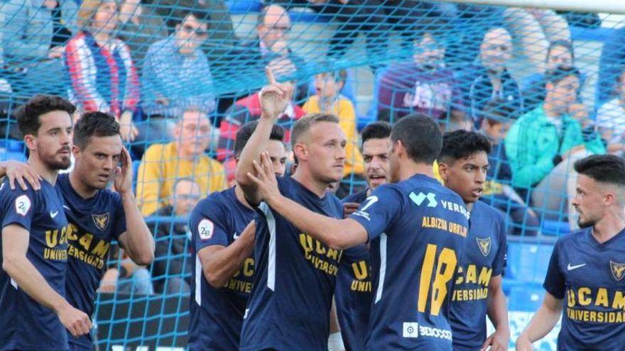 El UCAM Murcia se lleva el duelo regional frente al Yeclano