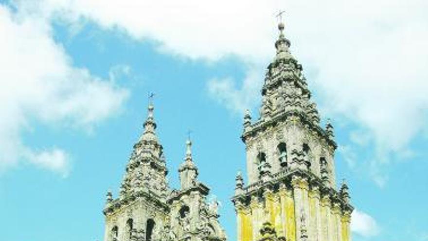 Parte de los peregrinos cudillerenses, en la catedral de Santiago.