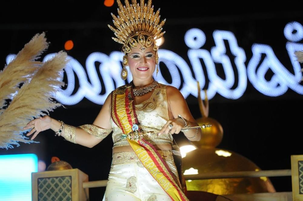 Desfile de Moros y Cristianos por las calles de Mu