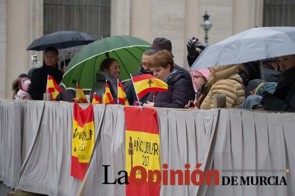 La cofradía de la Vera Cruz entrega el óbolo del J