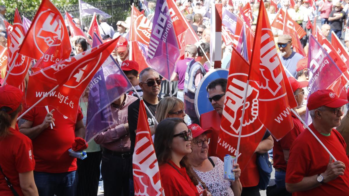 Un millar de personas en la manifestación del 1 de mayo de Alcoy