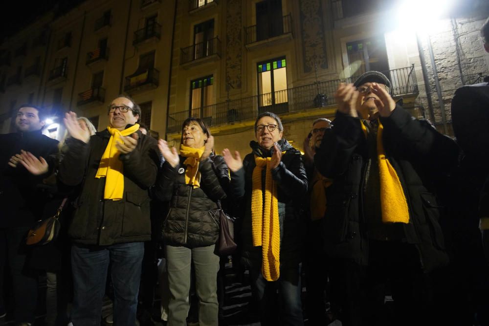 Concentració a la plaça del Vi contra la resolució de la JEC sobre Quim Torra i Oriol Junqueras