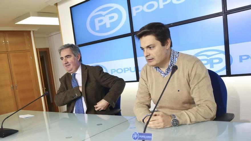 Carlos Rodríguez de la Torre y Pedro de Rueda, en la sede regional del PP.