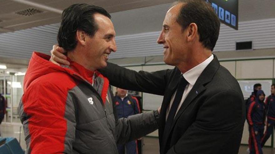 Abrazo efusivo de Emery a Voro