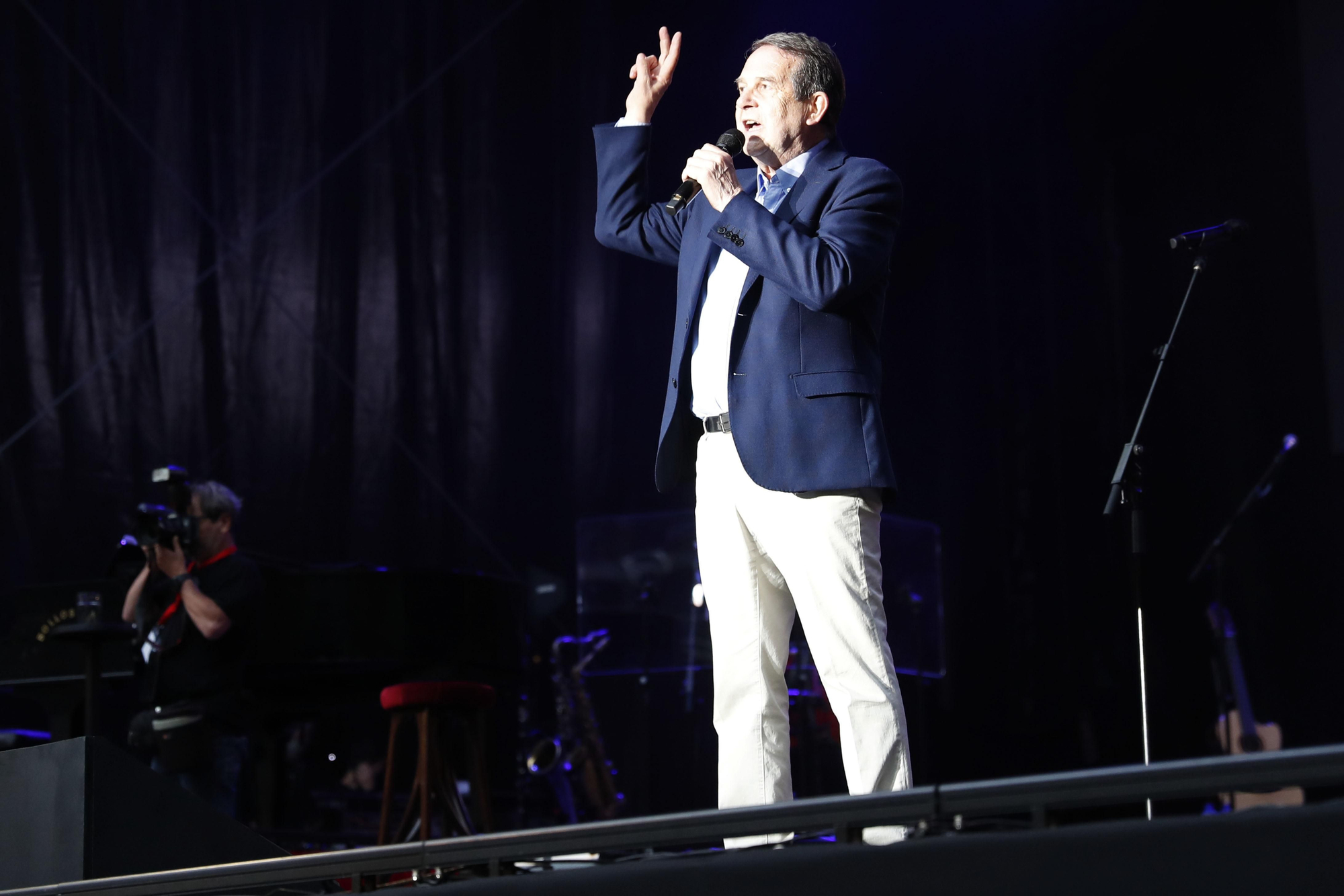 Así ha sido el primer concierto de la temporada en Castrelos: Serrat hace vibrar a Vigo