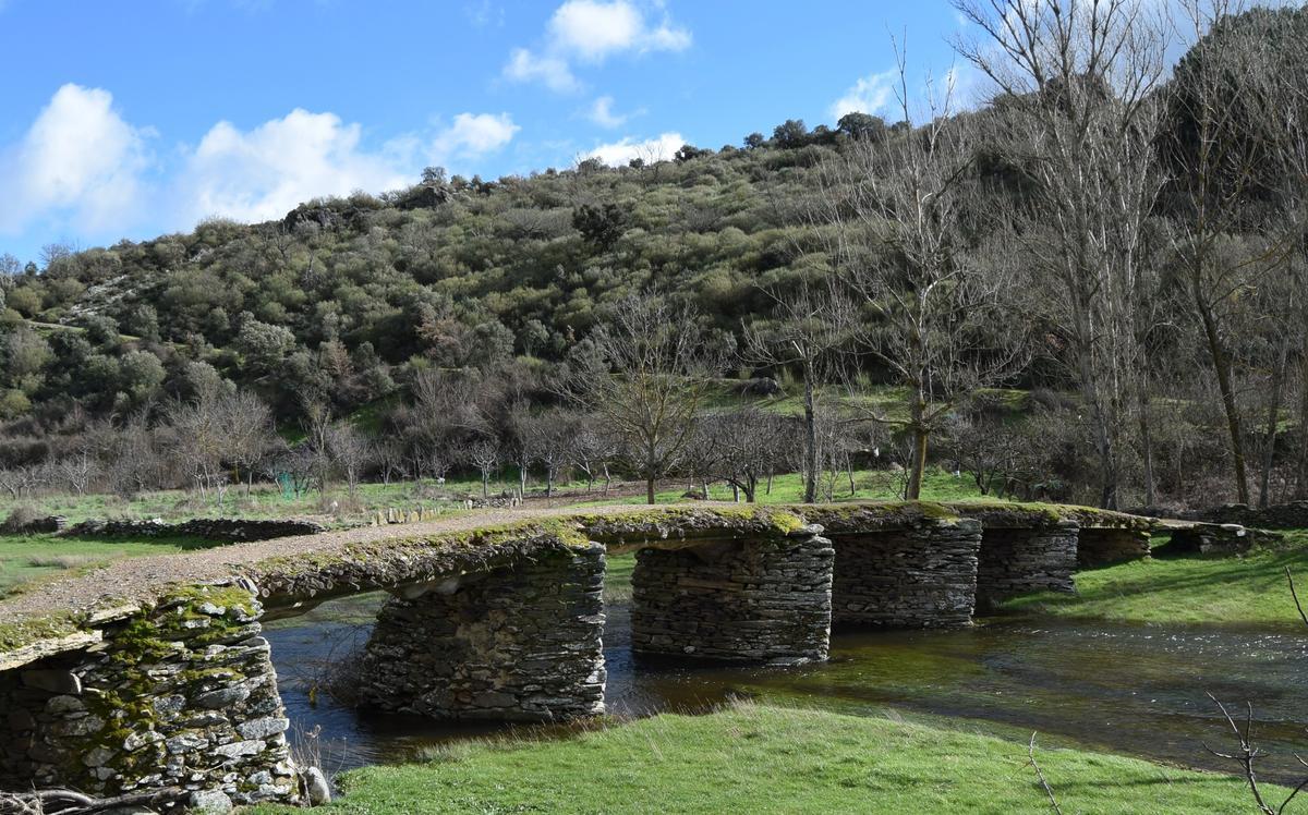 Puente tradicional que se conserva en Fradellos.