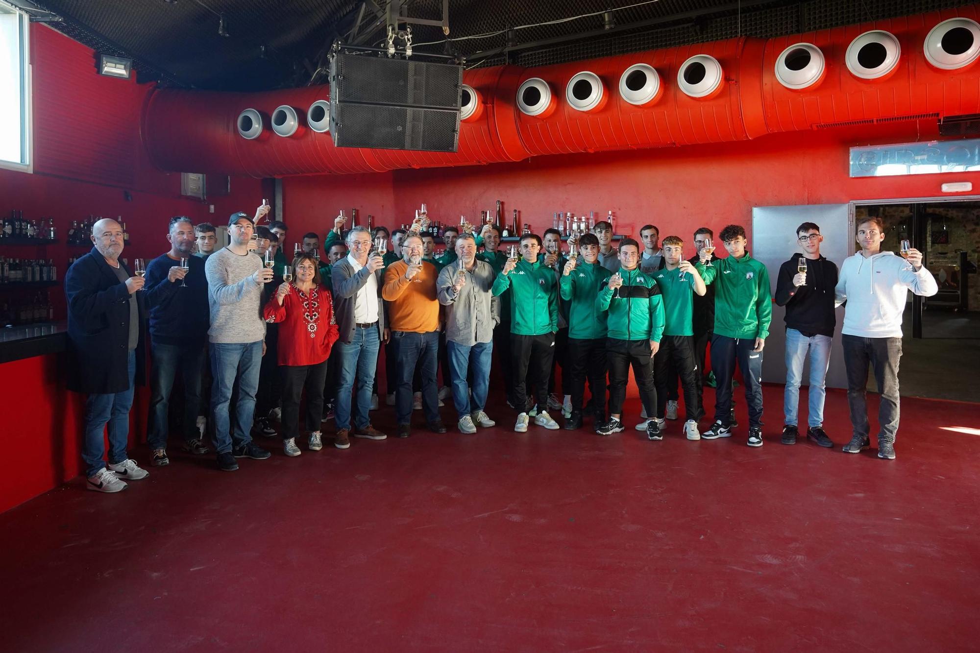 Mira las imágenes de la felicitación de Navidad del equipo de fútbol de Sant Jordi