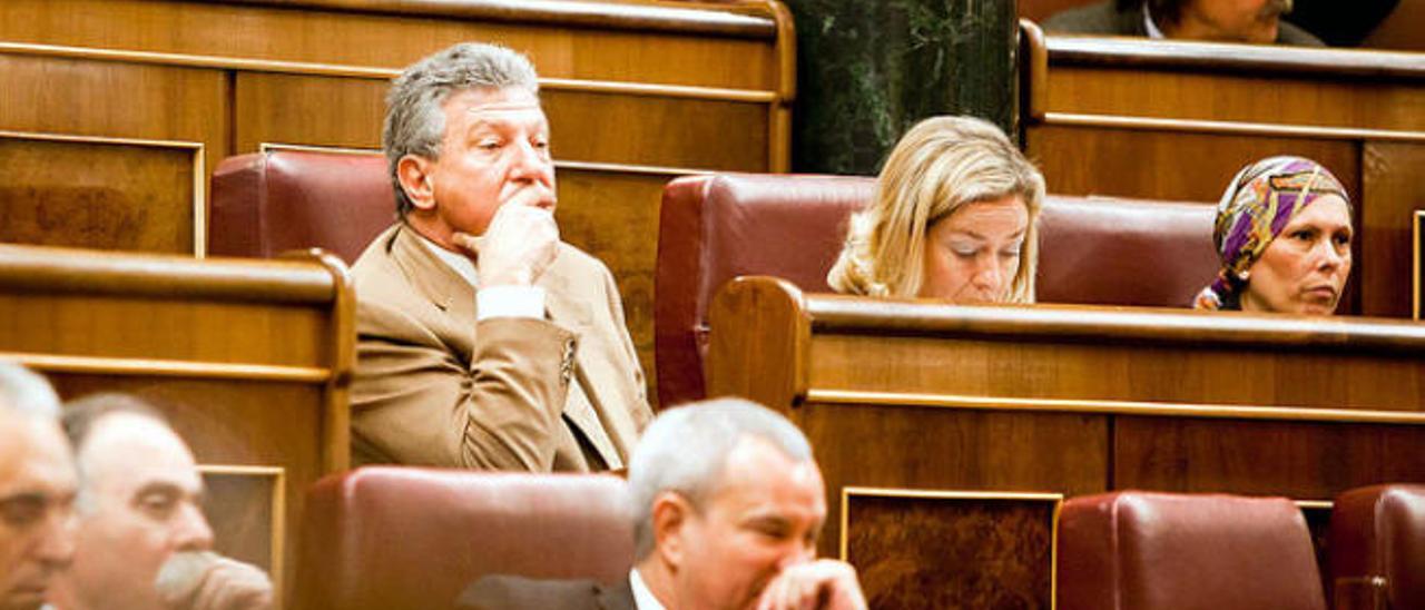 Pedro Quevedo y Ana Oramas, en el Congreso. Debajo, Sebastián Franquis.