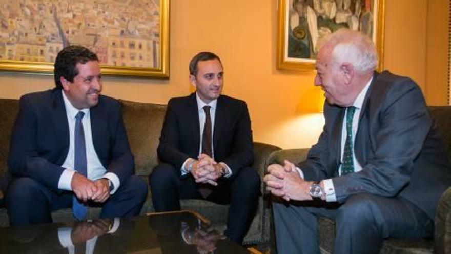 Javier Moliner, César Sánchez y Margallo, en la Diputación de Alicante.