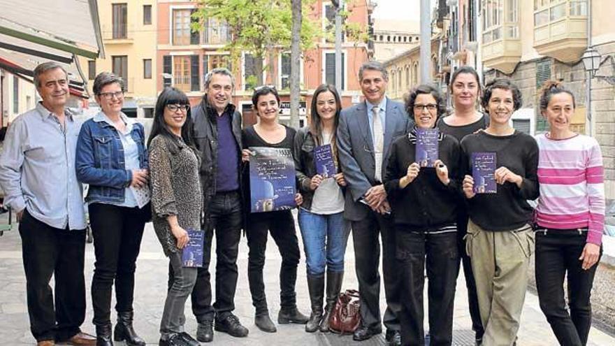 Organizadores y autoridades presentan el festival.