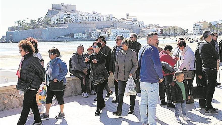 Peñíscola recupera las 8.000 personas en su censo local