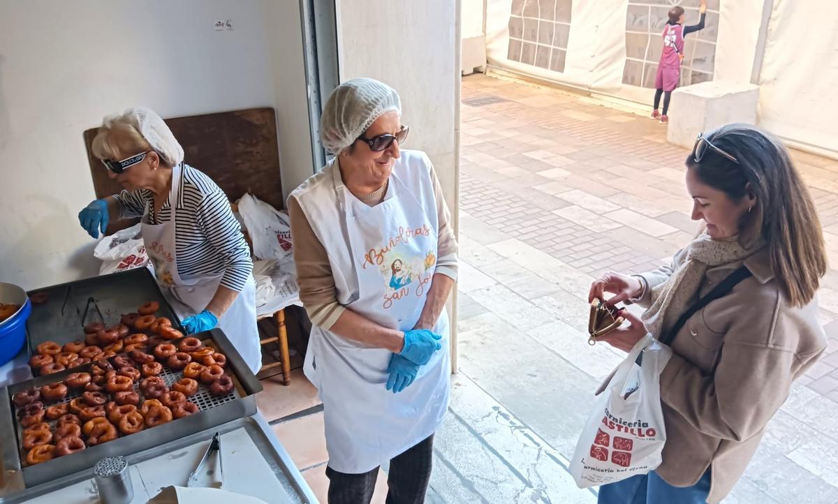 Las buñoleras están toda la semana fallera.