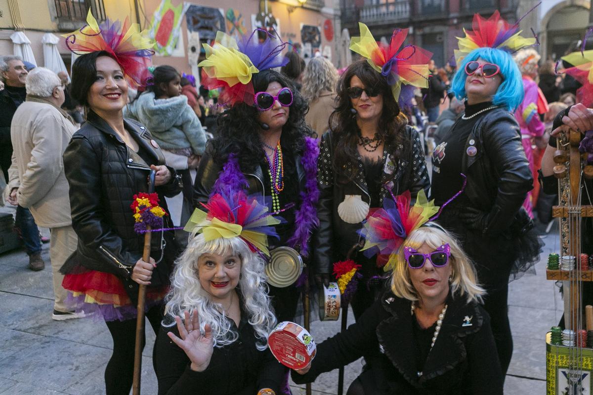 EN IMÁGENES: el concurso de murgas y comparsas de Avilés