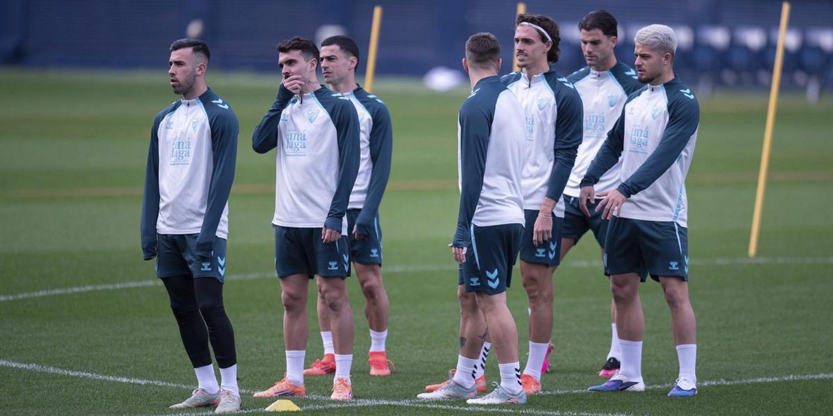 El Málaga CF prepara el partido de esta noche frente al Albacete en La Rosaleda. |
