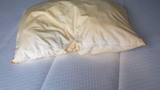 El blanqueador casero para eliminar las manchas de sudor de la almohada