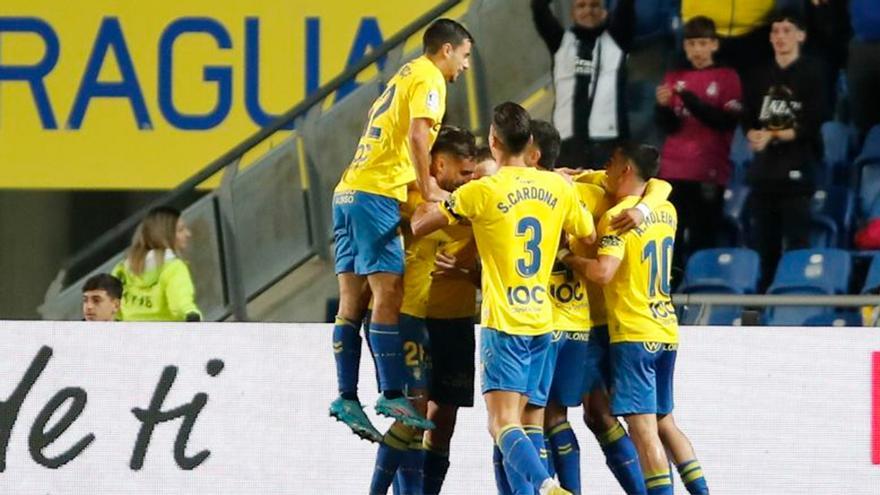 Resumen, goles y highlights del Las Palmas 3 - 0 Lugo de la jornada 27 de LaLiga Smartbank