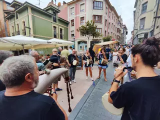 En imágenes: las bandas de "Folk in Grau" toman el mercado dominical