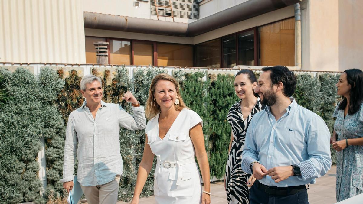 La alcaldesa, Begoña Carrasco, durante una visita al recinto.