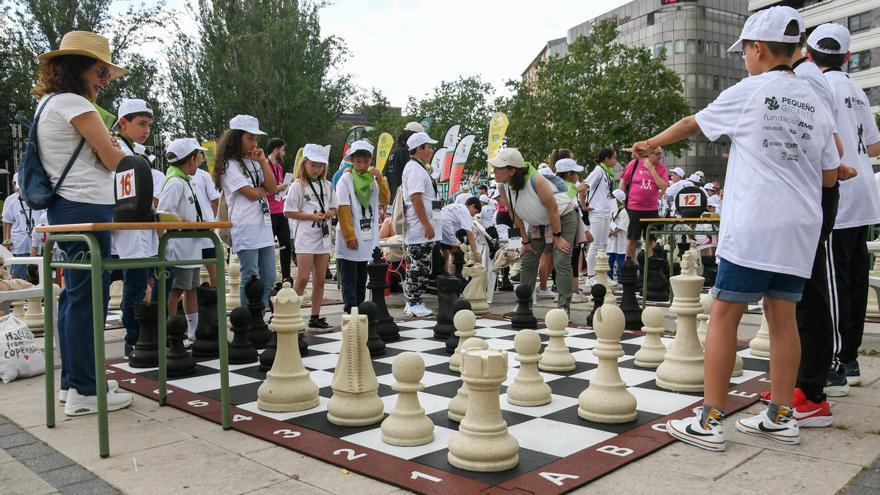 GALERÍA | Decenas de escolares apoyan el Torneo de Ajedrez &quot;Pequeños Gigantes&quot;