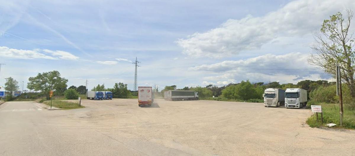 Laparcament de Fornells de la Selva on ha tingut lloc el robatori.