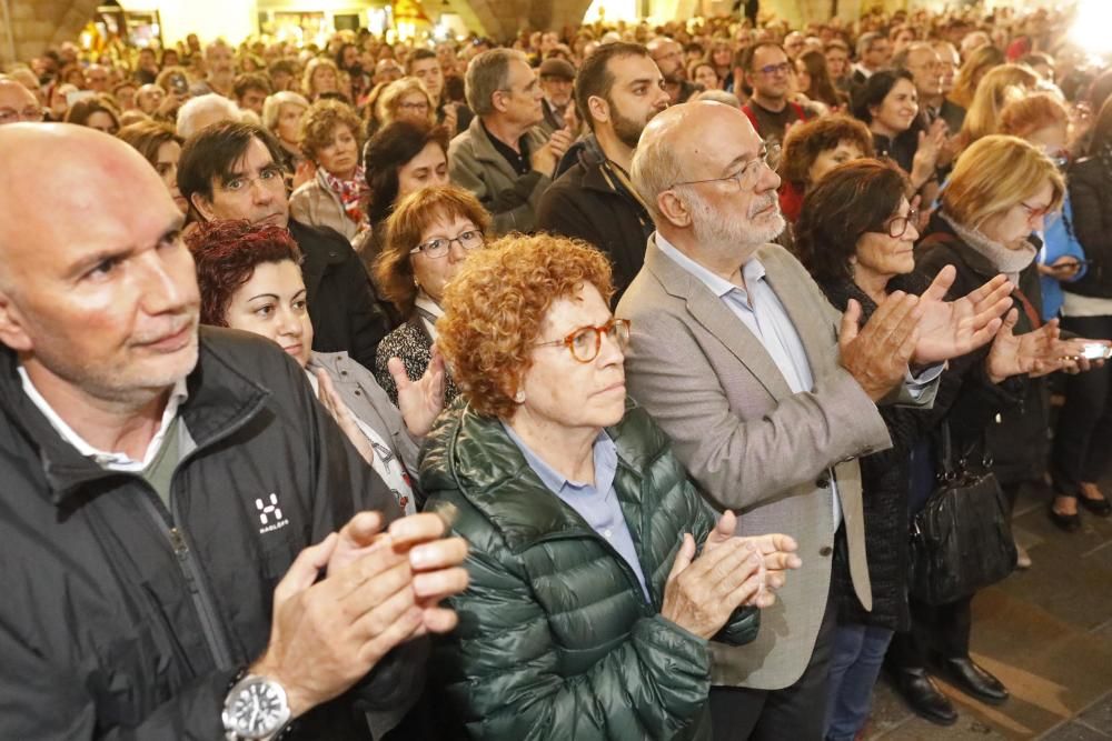 Concentració a la Plaça del Vi per reclamar l'alliberament dels consellers cessats