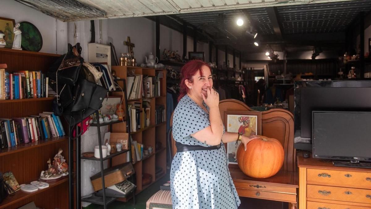 Cristina Gosén, en su tienda Mercadillo de Monte Alto.
