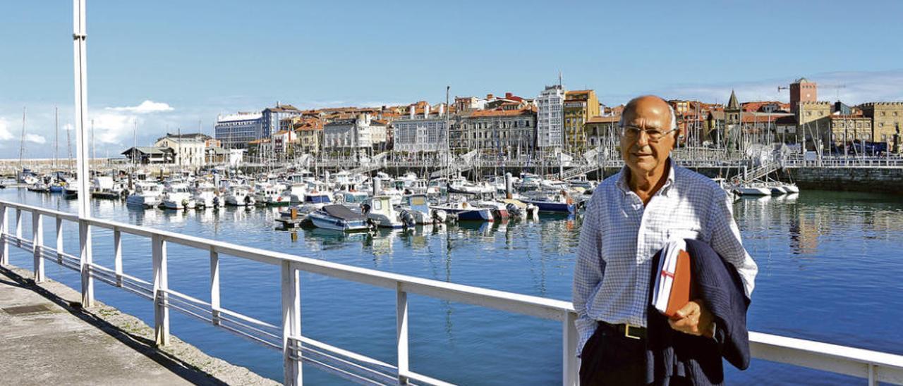 Francisco Díaz Cadórniga, presidente de la Plataforma Contra el Muro de Cabueñes.