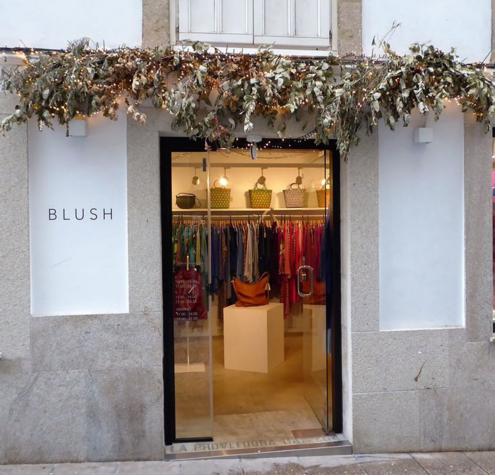 DECORACIONES FLORALES COMERCIOS A CORUÑA: Traer el bosque a la ciudad es  tendencia