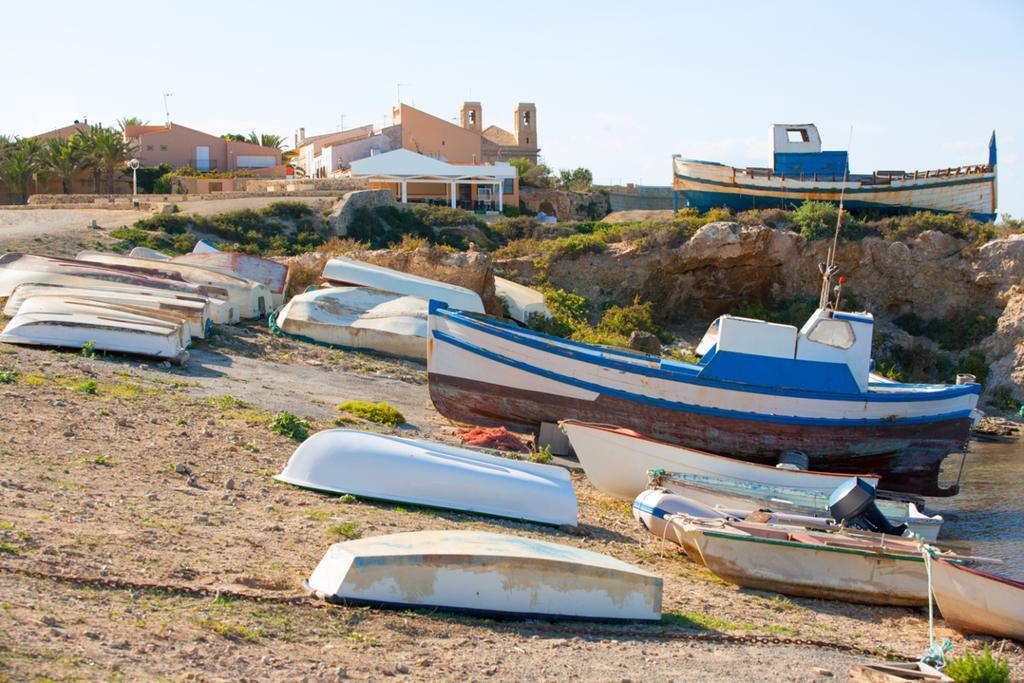 Pasear por el puerto pesquero es una de las citas imprescindibles si visitas Tabarca.