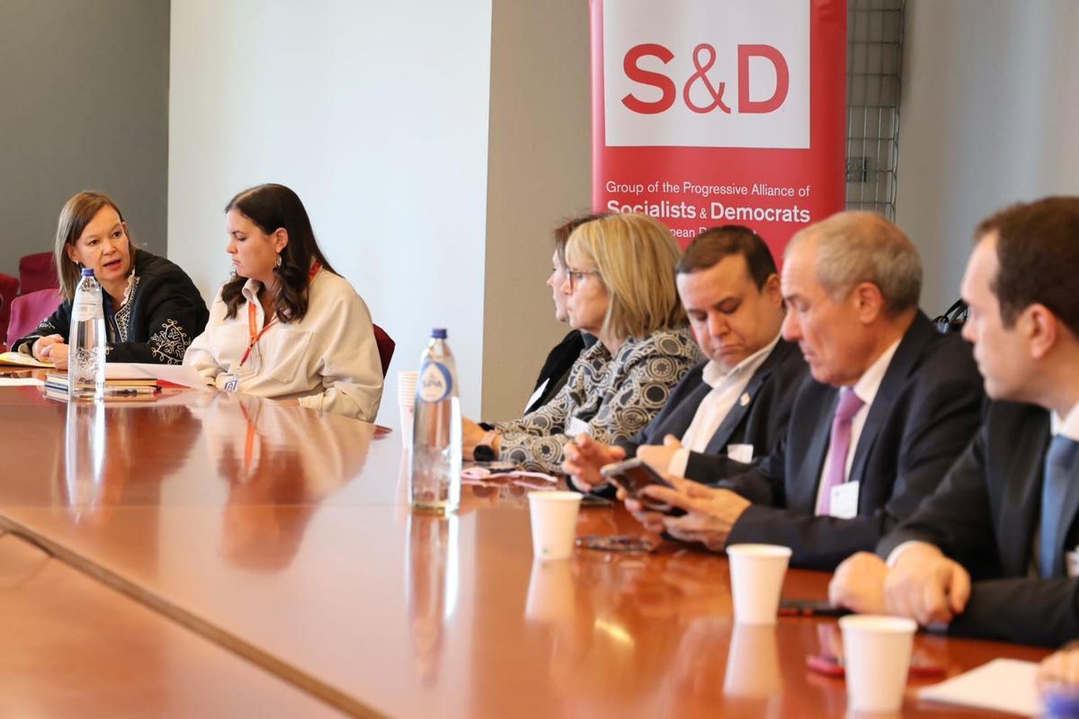 Reunión de alcaldes afectados en la dana con miembros de la Comisión Europea, este miércoles, en Bruselas.