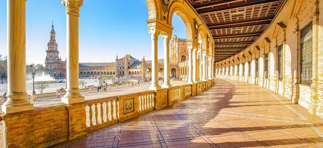Cada año Sevilla recibe más de tres millones de turistas.
