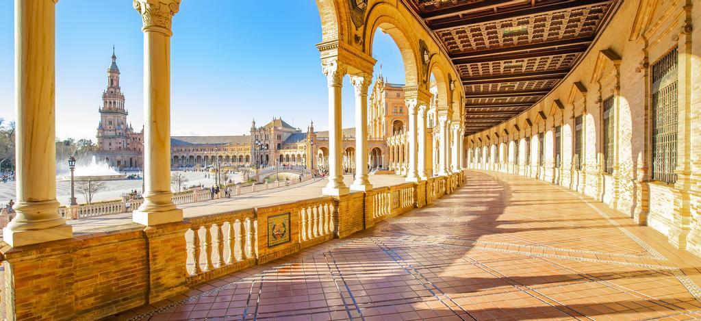 Cada año Sevilla recibe más de tres millones de turistas.