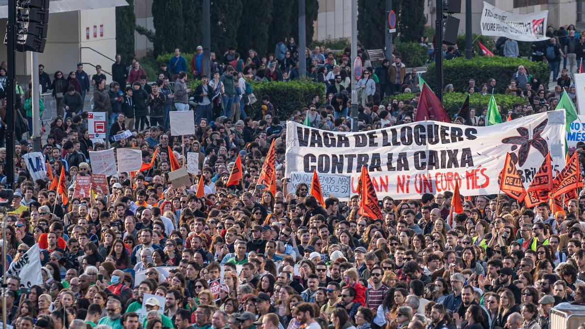 Manifestación masiva contra el precio abusivo de los alquileres y la ...