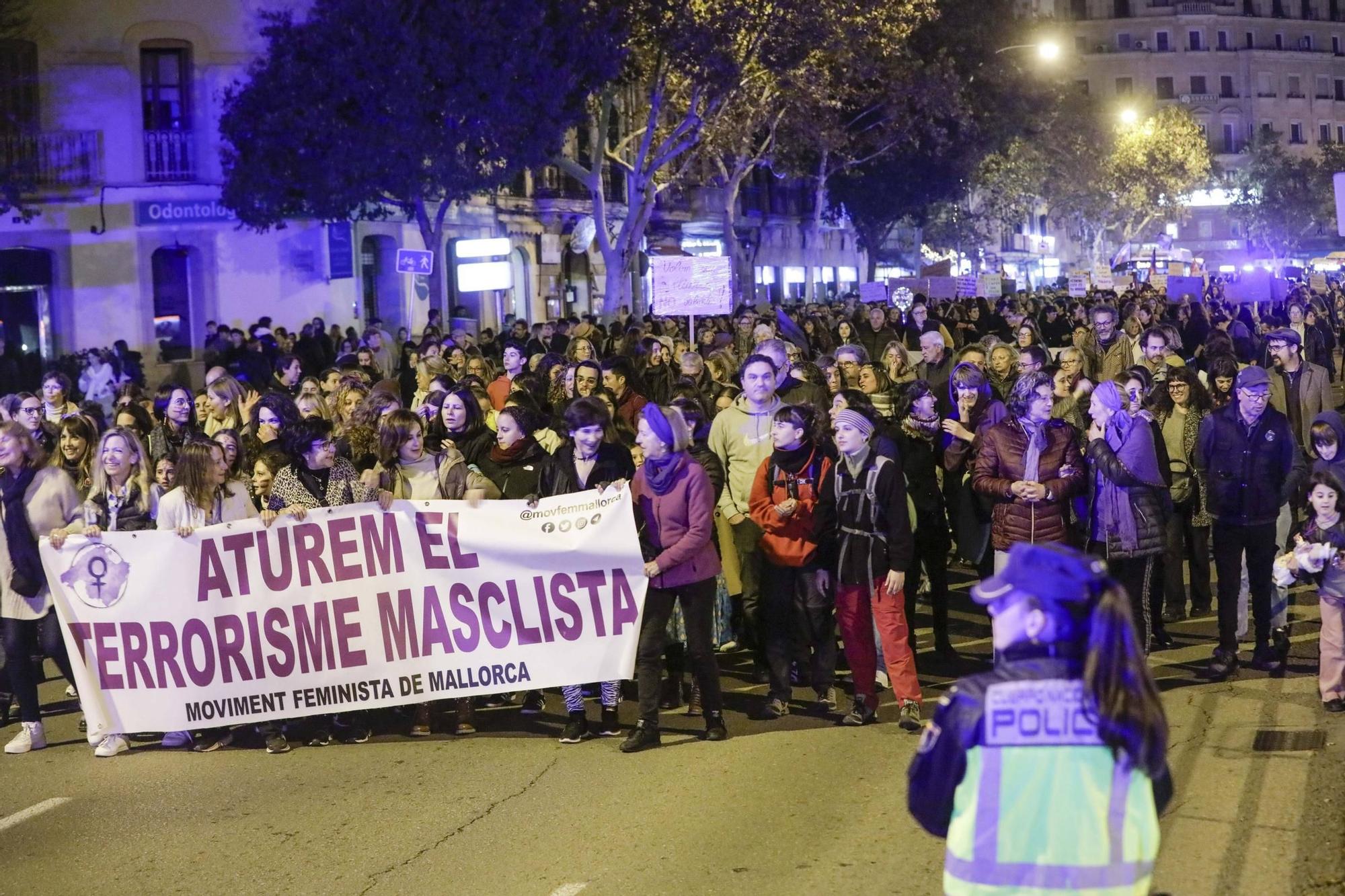 Manifestación 25N en Mallorca: Las feministas de Mallorca hacen suyo el «se ha acabado»