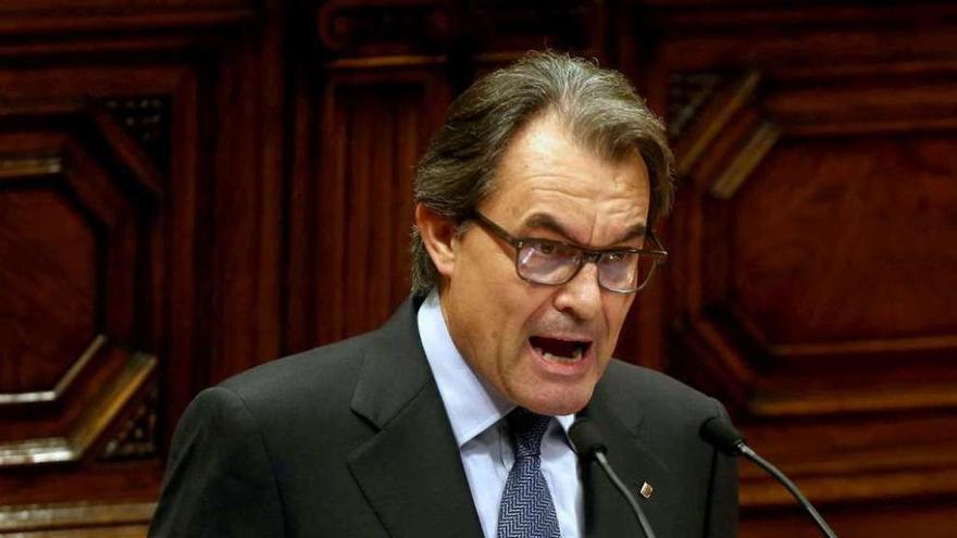 Artur Mas, ayer, en un momento de su discurso en el Parlament. // Efe