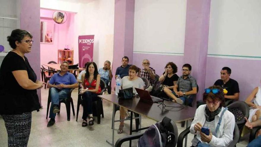 Charla-coloquio en la sede de Podemos Zamora.